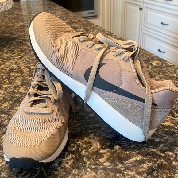 Nike Other - Nike Sneakers Size 8 1/2